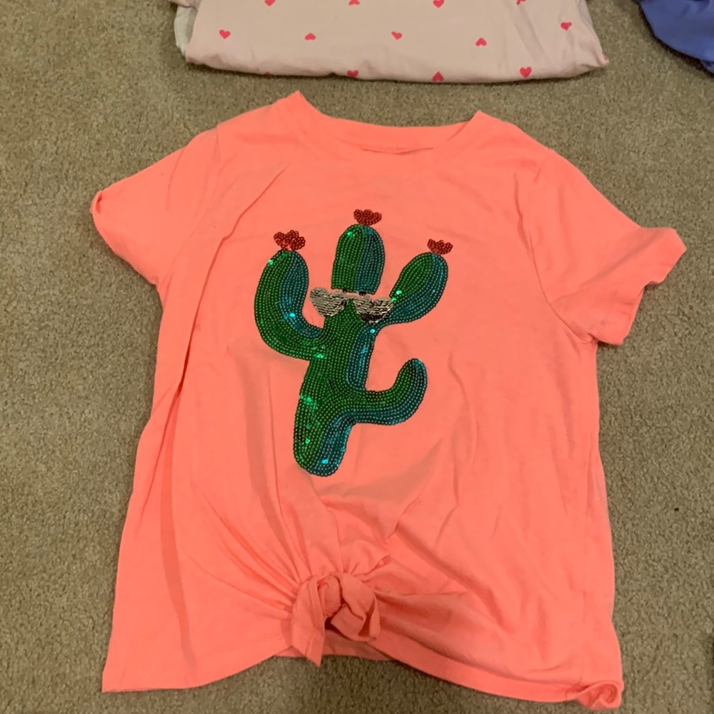 6 t-shirts